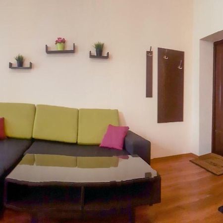 Studio Cathlyn Sofia Luaran gambar