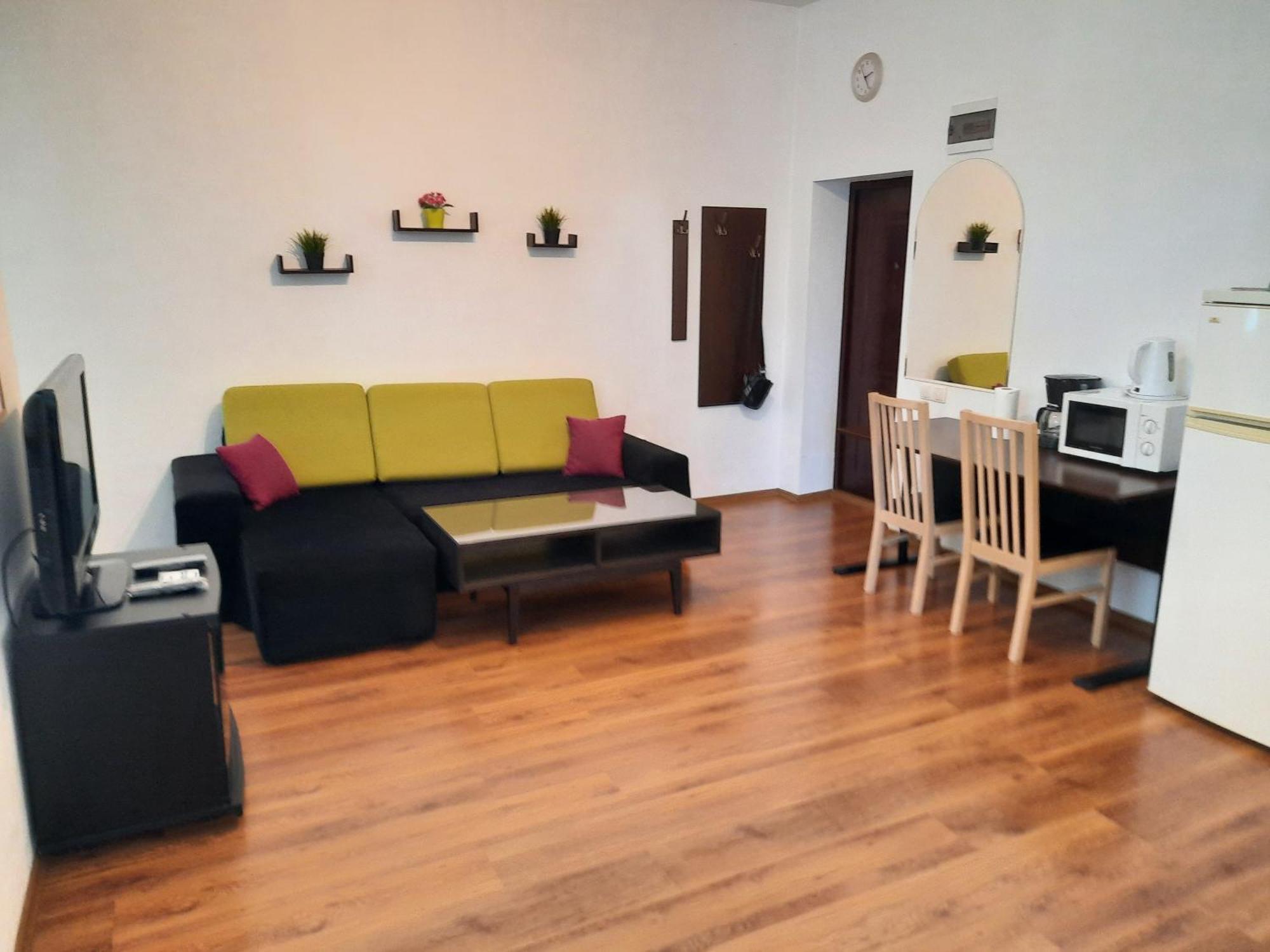 Studio Cathlyn Sofia Luaran gambar